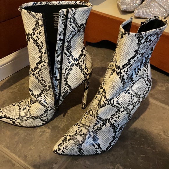 Whimsy snake booties - Picture 2 of 3
